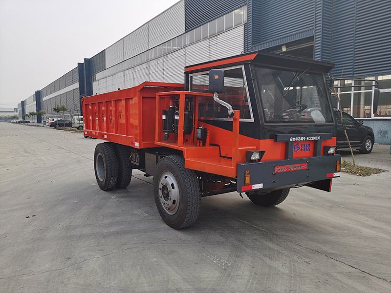 12噸封閉駕駛室礦用運(yùn)輸車(chē)